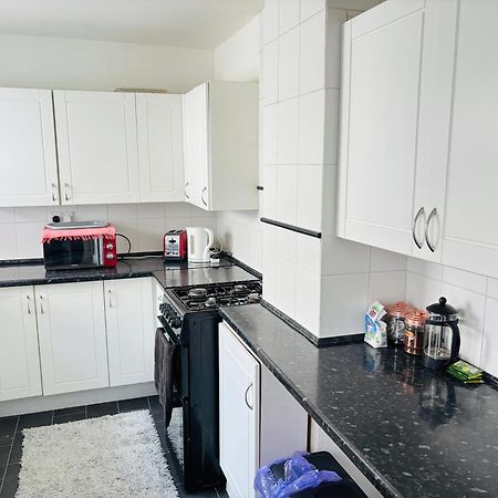 Entire 3 Bedroom House- Free Parking Liverpool Zewnętrze zdjęcie