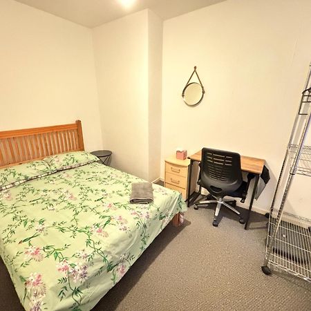 Entire 3 Bedroom House- Free Parking Liverpool Zewnętrze zdjęcie